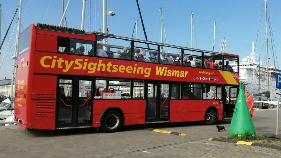 Unser Doppeldecker auf Stadtrundfahrt in Wismar